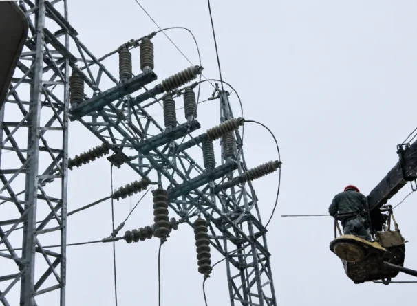 特高壓變電站活電清洗礙子